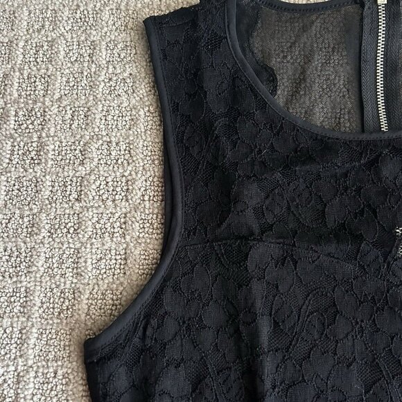 Express Women Medium M Black Lace Top Zip Back Stretch Fitted Goth 90s Rock Y2k - Picture 3 of 11
